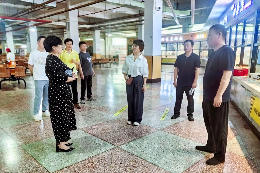 学校党委书记徐方