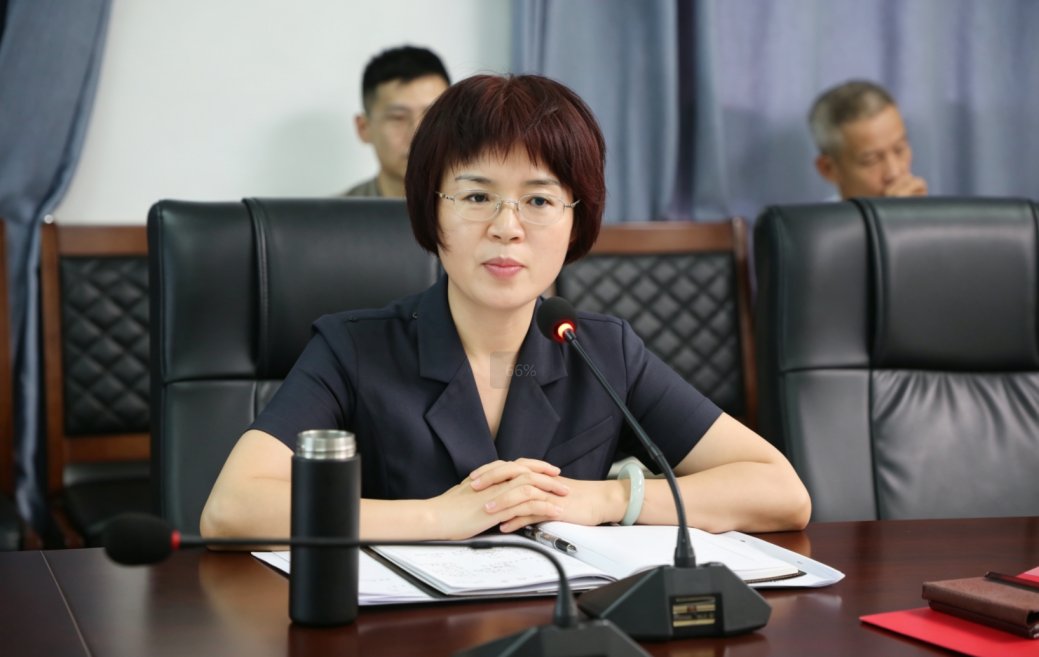 会议由党委书记徐方主持